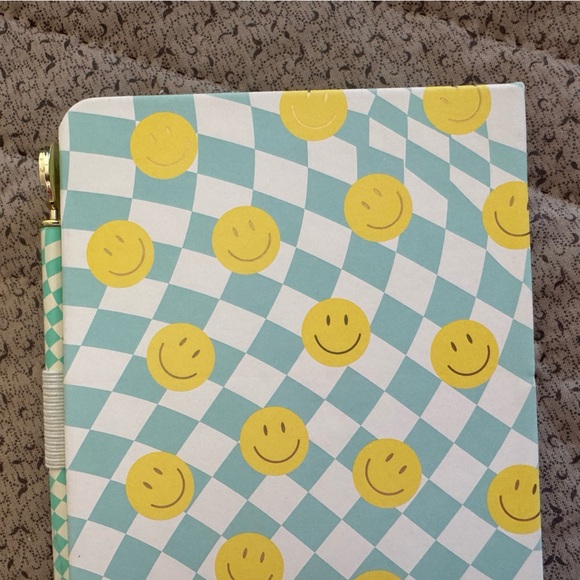Set of 2 Smiley Face lined paper Notebooks( one w/ a 😀pen)1 hardcover,1 soft - Picture 8 of 16